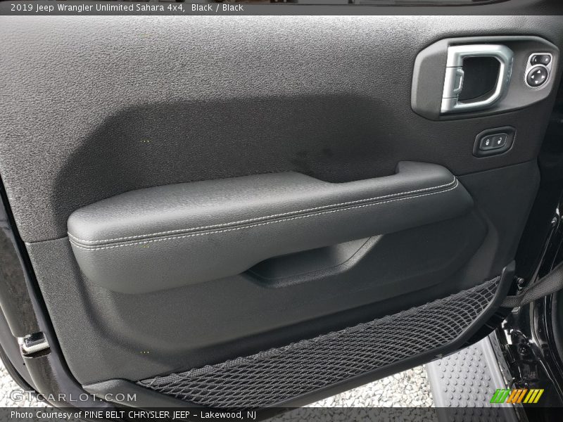 Black / Black 2019 Jeep Wrangler Unlimited Sahara 4x4