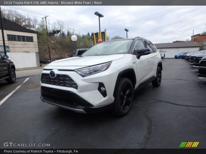 Front 3/4 View of 2019 RAV4 XSE AWD Hybrid