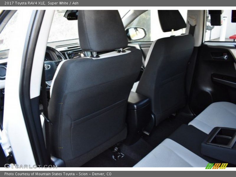 Super White / Ash 2017 Toyota RAV4 XLE