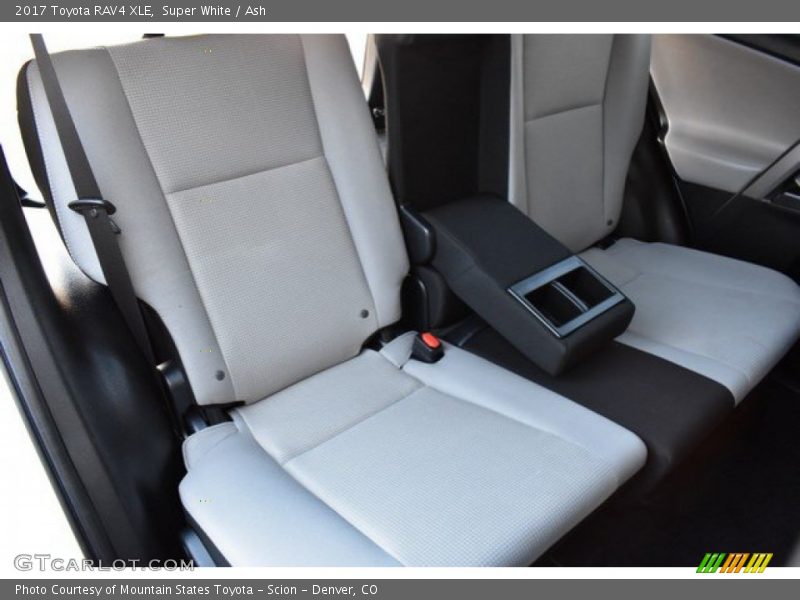 Super White / Ash 2017 Toyota RAV4 XLE