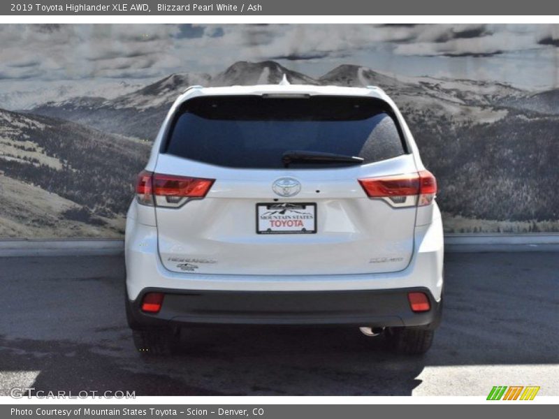 Blizzard Pearl White / Ash 2019 Toyota Highlander XLE AWD