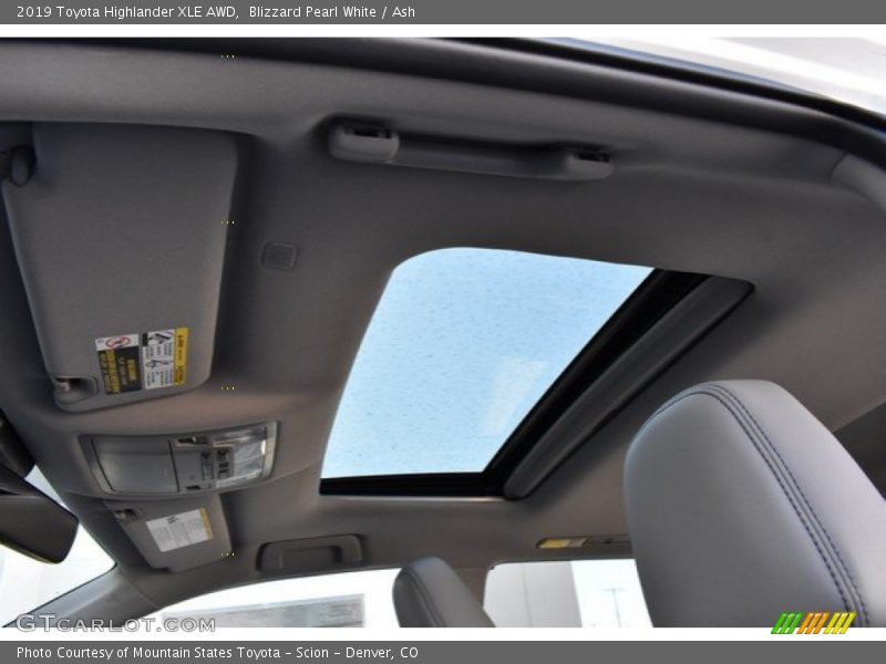 Blizzard Pearl White / Ash 2019 Toyota Highlander XLE AWD