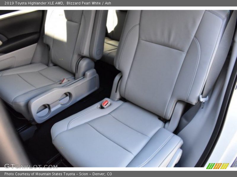 Blizzard Pearl White / Ash 2019 Toyota Highlander XLE AWD