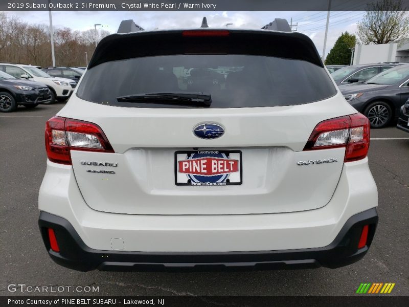 Crystal White Pearl / Warm Ivory 2019 Subaru Outback 2.5i Premium