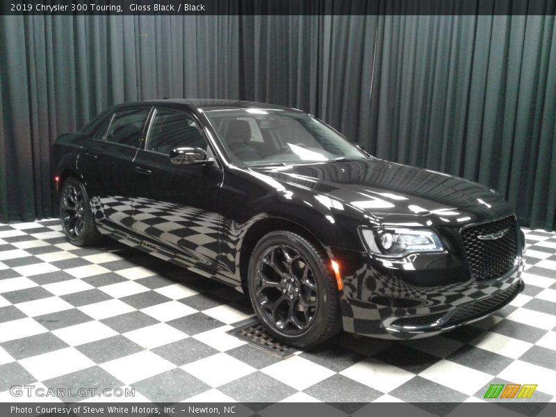 Gloss Black / Black 2019 Chrysler 300 Touring