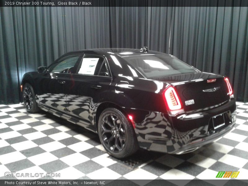 Gloss Black / Black 2019 Chrysler 300 Touring