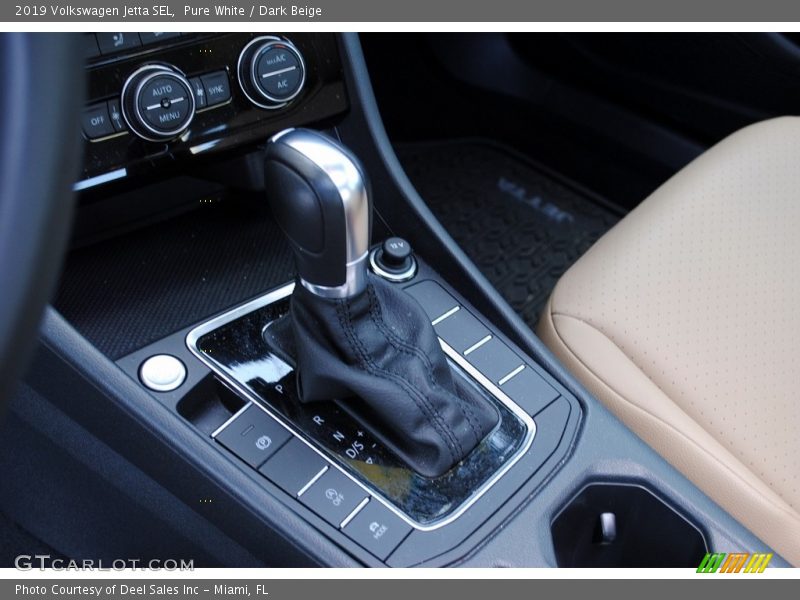 Pure White / Dark Beige 2019 Volkswagen Jetta SEL