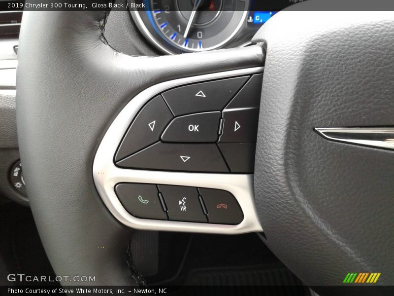 Gloss Black / Black 2019 Chrysler 300 Touring