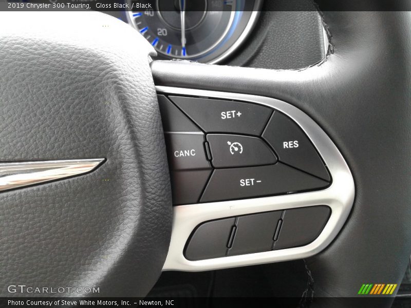 Gloss Black / Black 2019 Chrysler 300 Touring