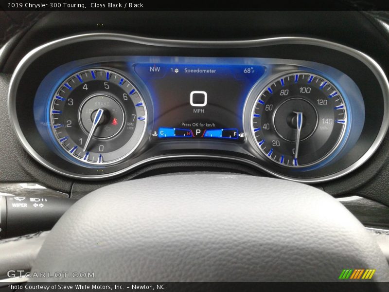 Gloss Black / Black 2019 Chrysler 300 Touring