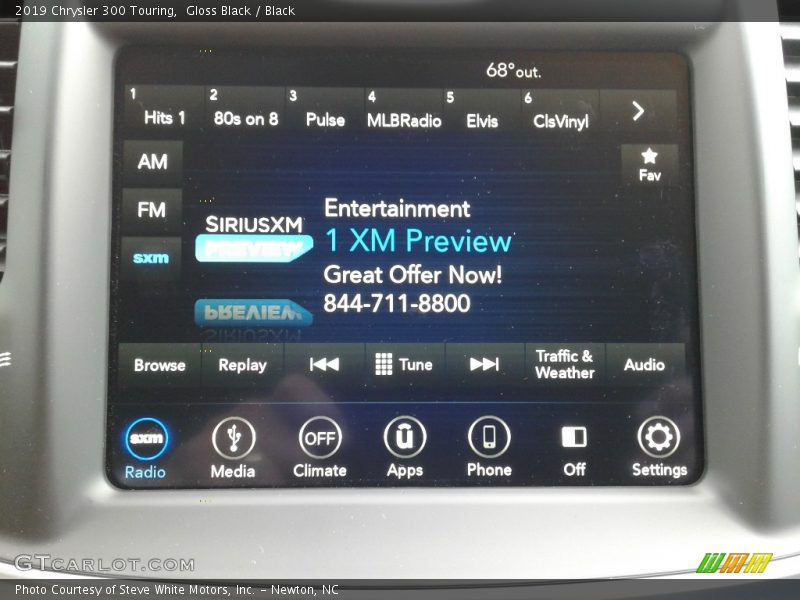Gloss Black / Black 2019 Chrysler 300 Touring