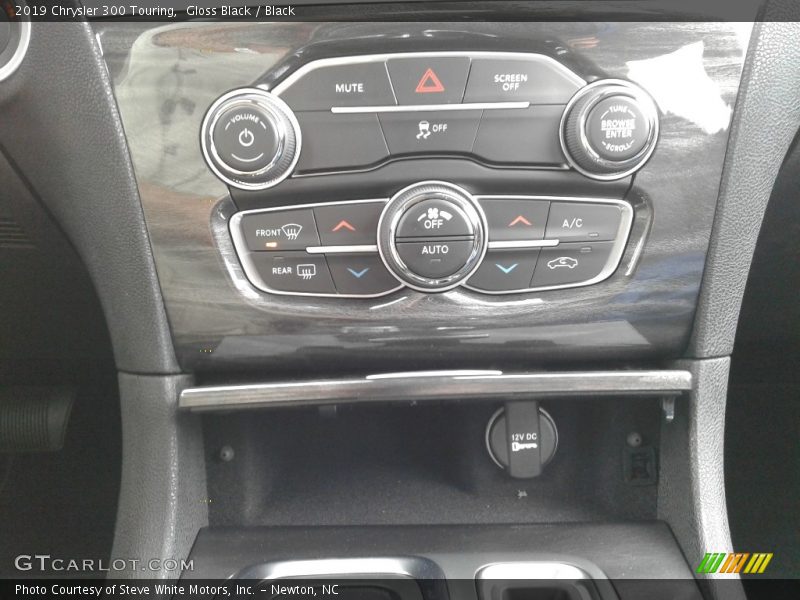 Gloss Black / Black 2019 Chrysler 300 Touring