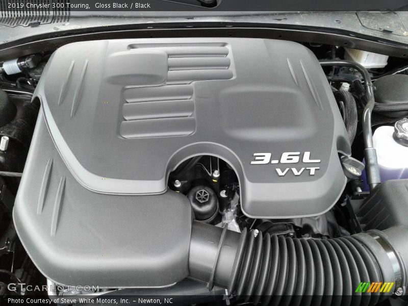 Gloss Black / Black 2019 Chrysler 300 Touring