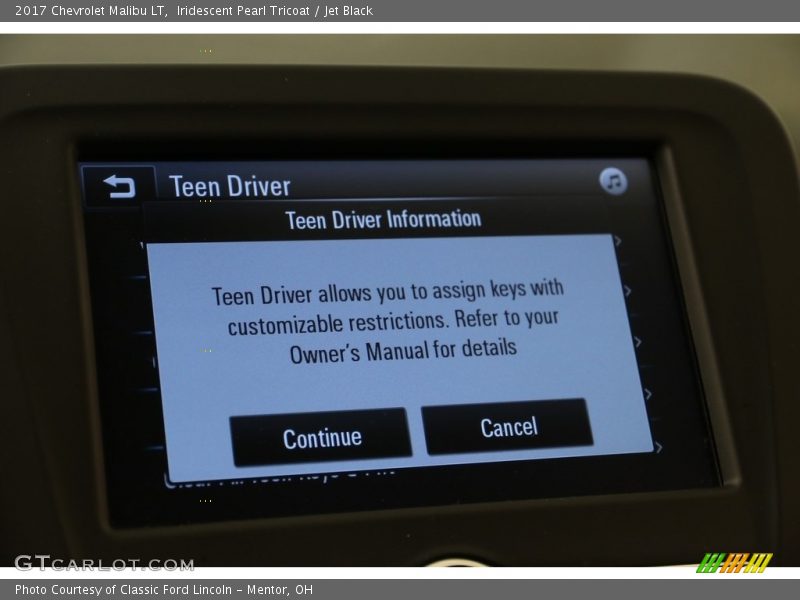 Iridescent Pearl Tricoat / Jet Black 2017 Chevrolet Malibu LT