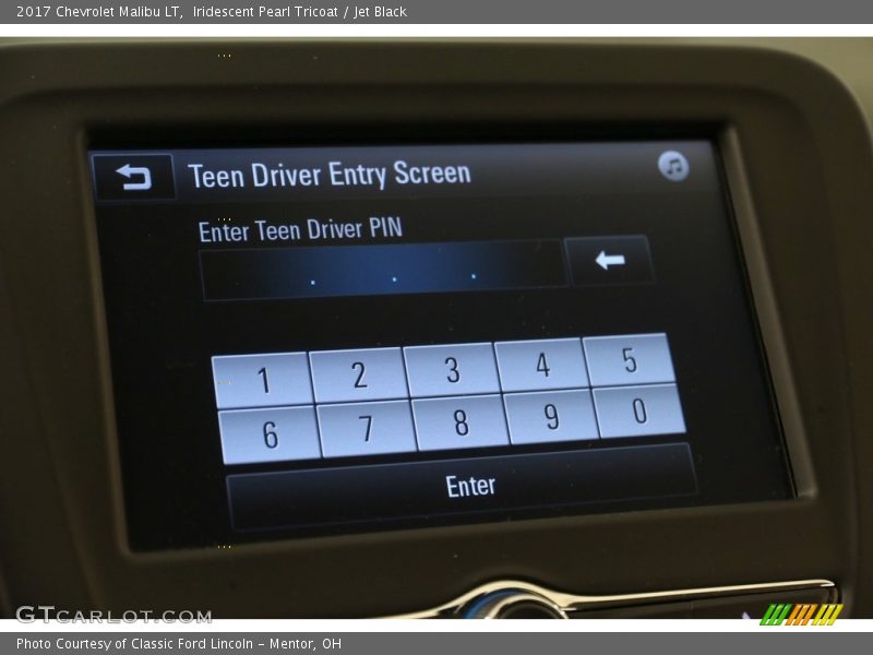 Iridescent Pearl Tricoat / Jet Black 2017 Chevrolet Malibu LT