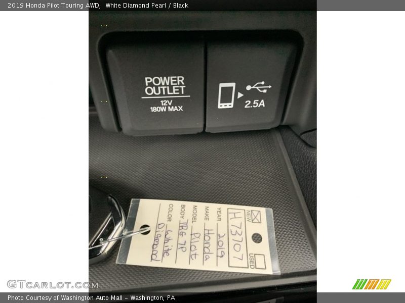 White Diamond Pearl / Black 2019 Honda Pilot Touring AWD