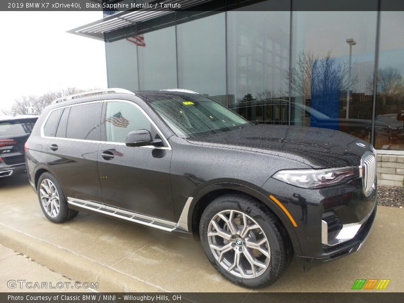 Front 3/4 View of 2019 X7 xDrive40i