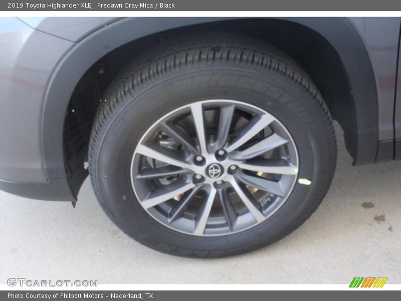 Predawn Gray Mica / Black 2019 Toyota Highlander XLE