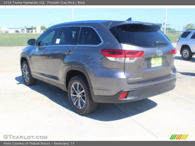 Predawn Gray Mica / Black 2019 Toyota Highlander XLE