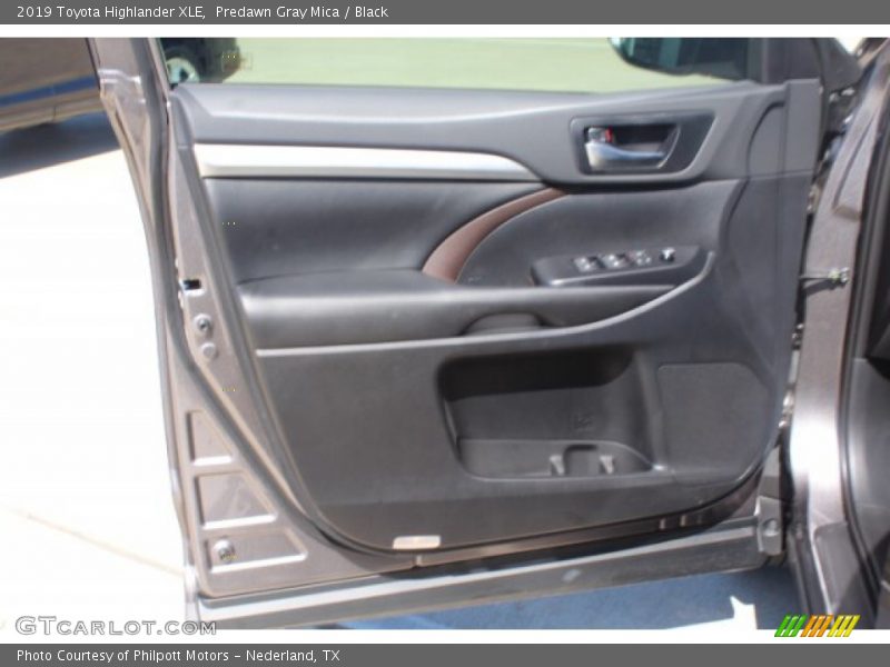 Predawn Gray Mica / Black 2019 Toyota Highlander XLE