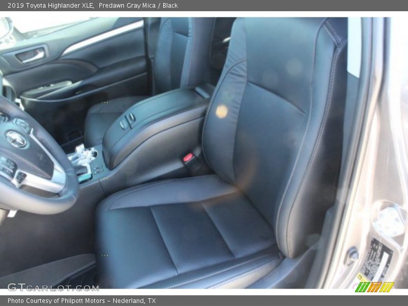 Predawn Gray Mica / Black 2019 Toyota Highlander XLE