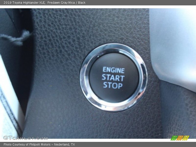 Predawn Gray Mica / Black 2019 Toyota Highlander XLE
