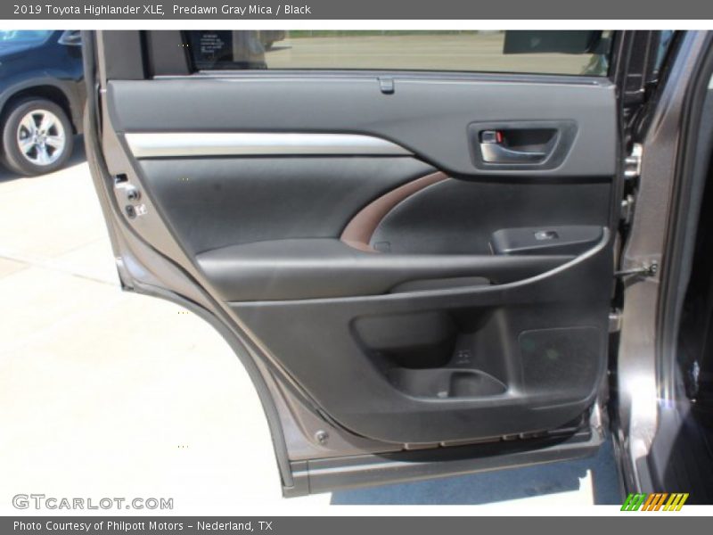 Predawn Gray Mica / Black 2019 Toyota Highlander XLE
