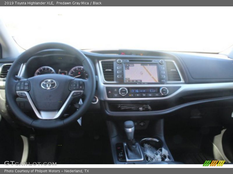 Predawn Gray Mica / Black 2019 Toyota Highlander XLE