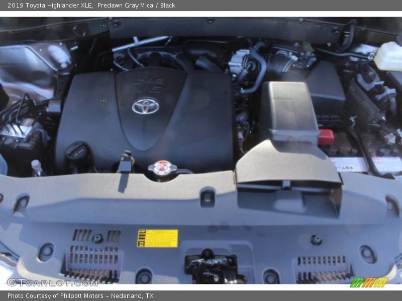 Predawn Gray Mica / Black 2019 Toyota Highlander XLE