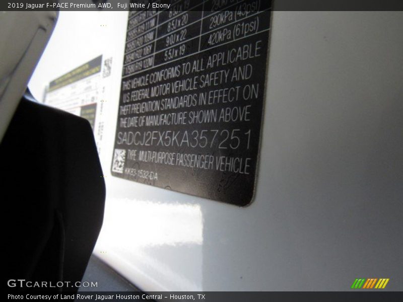 Fuji White / Ebony 2019 Jaguar F-PACE Premium AWD