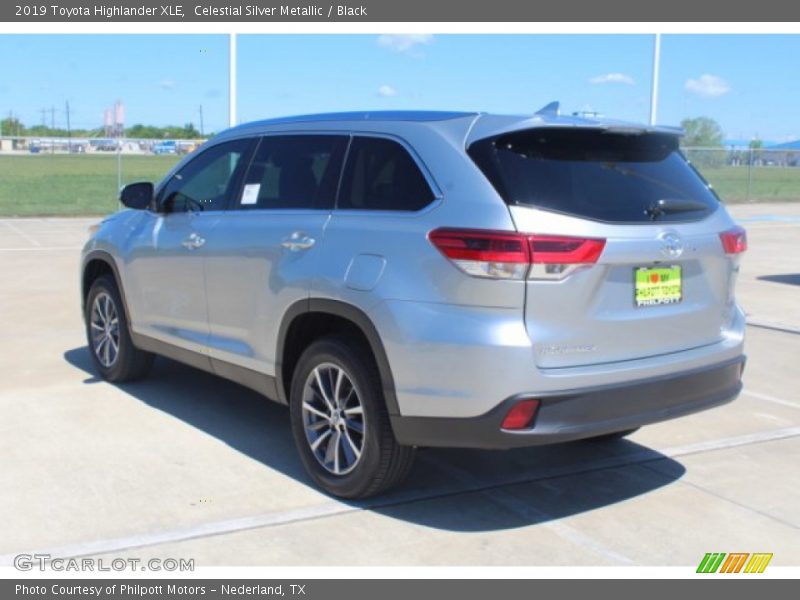 Celestial Silver Metallic / Black 2019 Toyota Highlander XLE