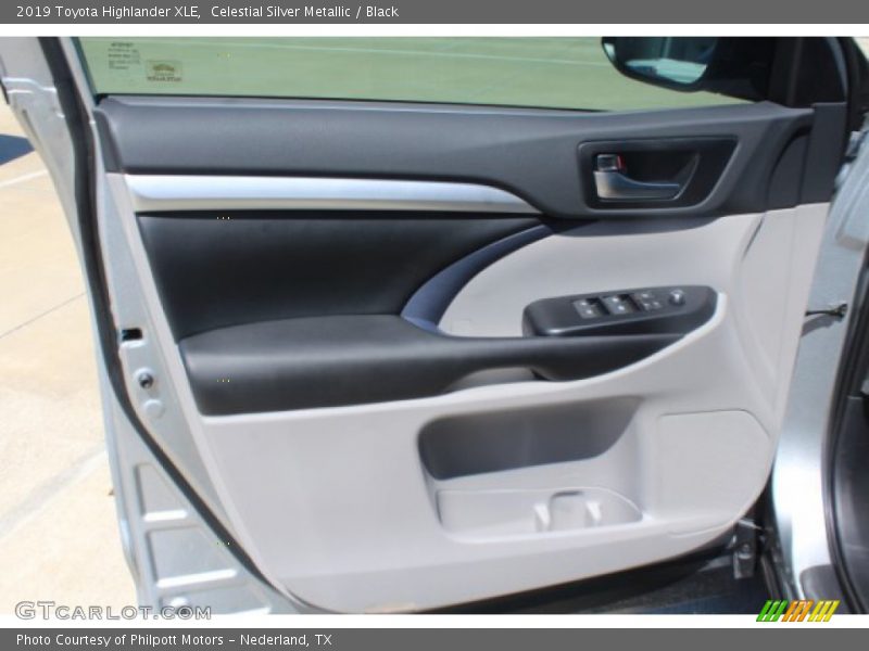 Celestial Silver Metallic / Black 2019 Toyota Highlander XLE