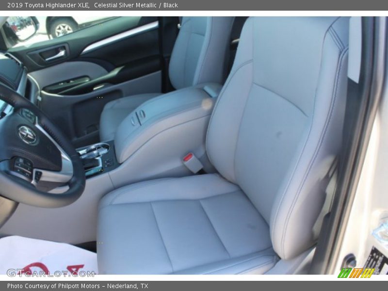 Celestial Silver Metallic / Black 2019 Toyota Highlander XLE