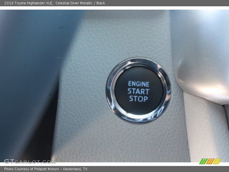 Celestial Silver Metallic / Black 2019 Toyota Highlander XLE