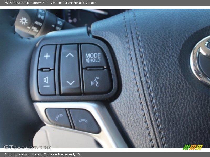 Celestial Silver Metallic / Black 2019 Toyota Highlander XLE
