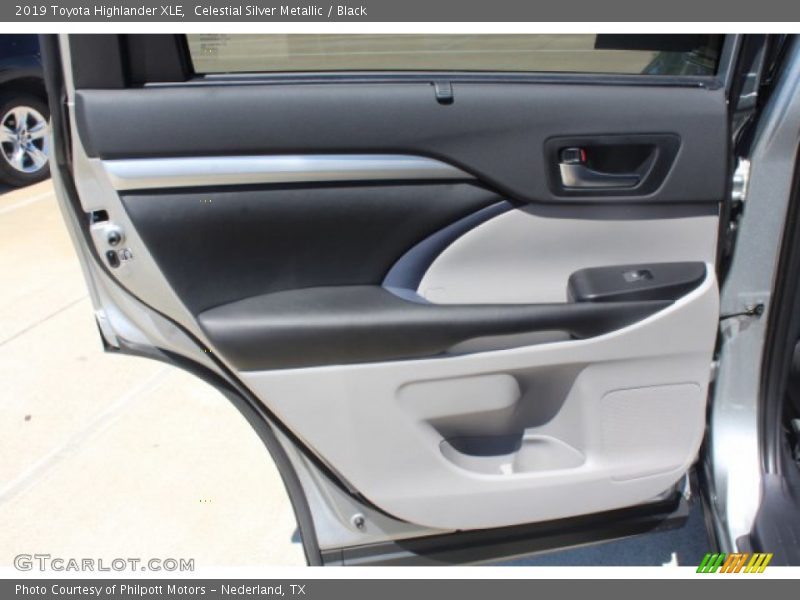 Celestial Silver Metallic / Black 2019 Toyota Highlander XLE