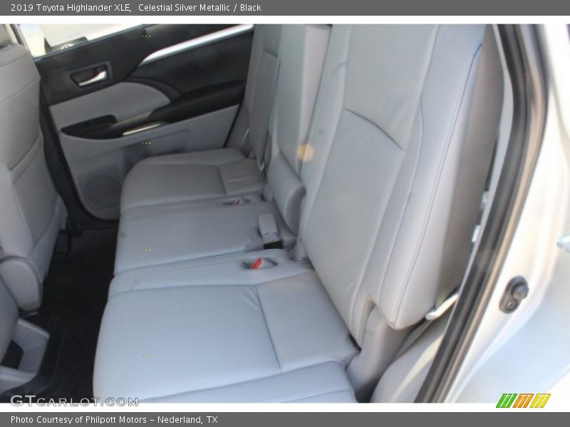 Celestial Silver Metallic / Black 2019 Toyota Highlander XLE