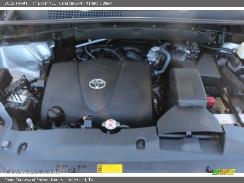 Celestial Silver Metallic / Black 2019 Toyota Highlander XLE
