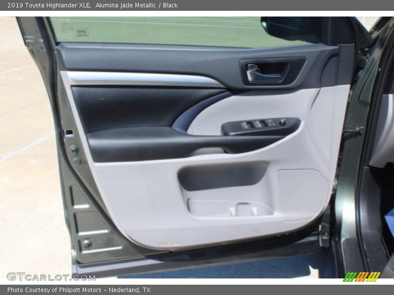Alumina Jade Metallic / Black 2019 Toyota Highlander XLE
