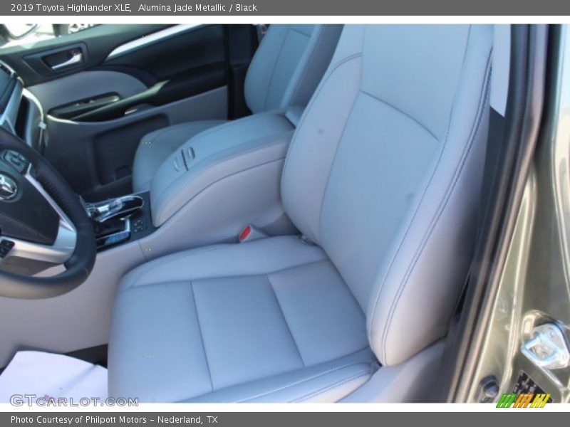 Alumina Jade Metallic / Black 2019 Toyota Highlander XLE