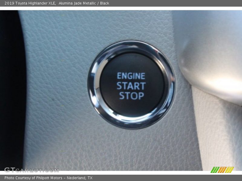 Alumina Jade Metallic / Black 2019 Toyota Highlander XLE
