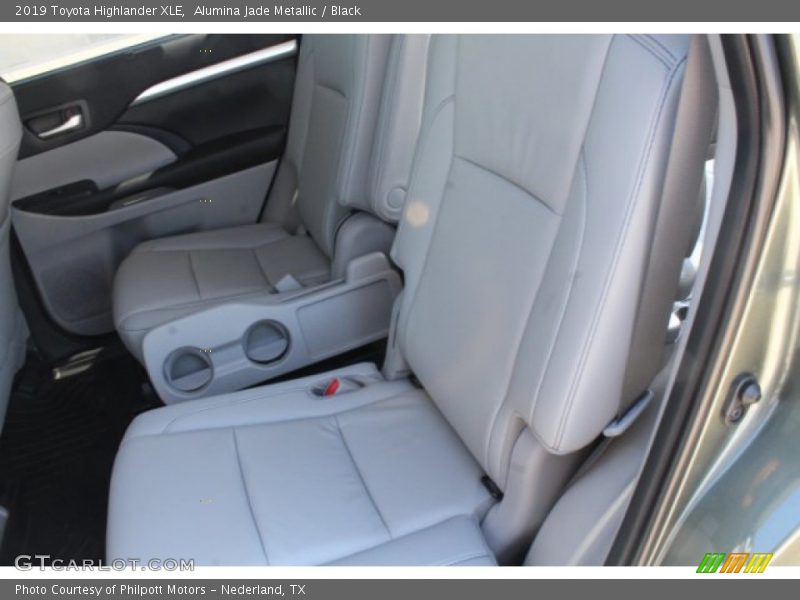 Alumina Jade Metallic / Black 2019 Toyota Highlander XLE