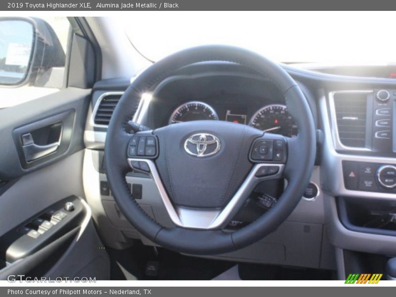 Alumina Jade Metallic / Black 2019 Toyota Highlander XLE