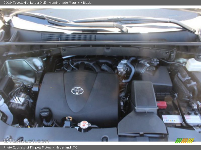 Alumina Jade Metallic / Black 2019 Toyota Highlander XLE