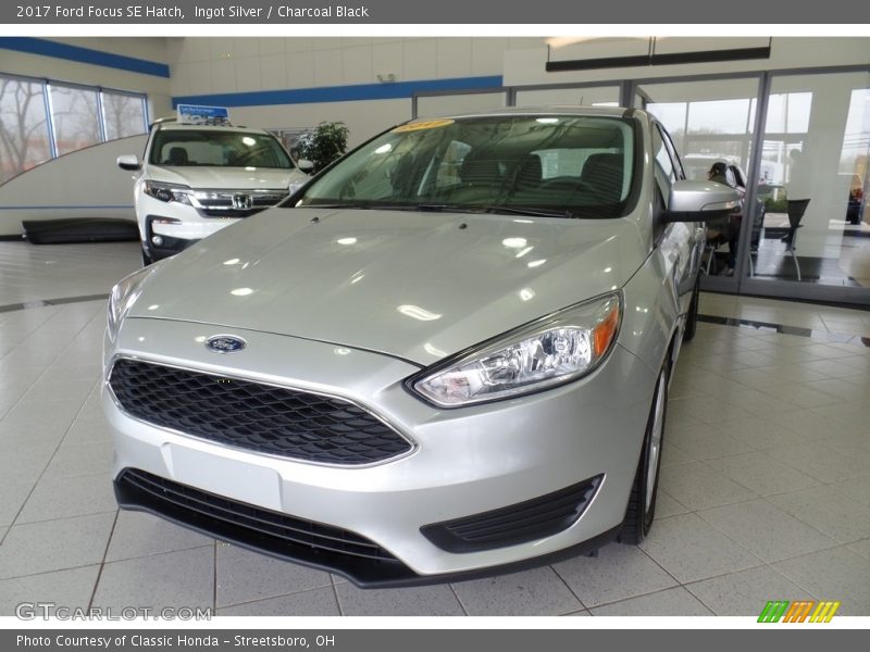Ingot Silver / Charcoal Black 2017 Ford Focus SE Hatch
