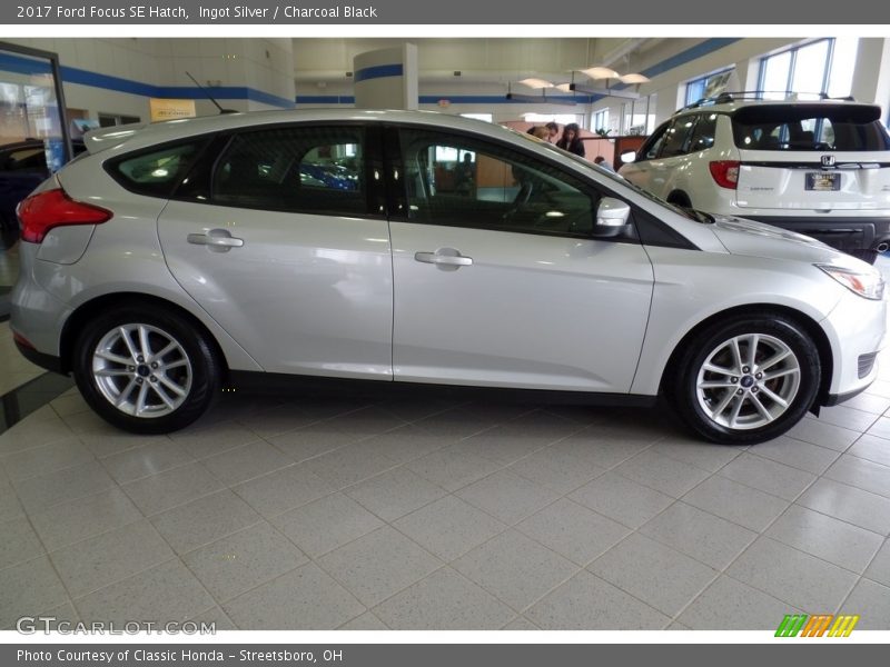 Ingot Silver / Charcoal Black 2017 Ford Focus SE Hatch