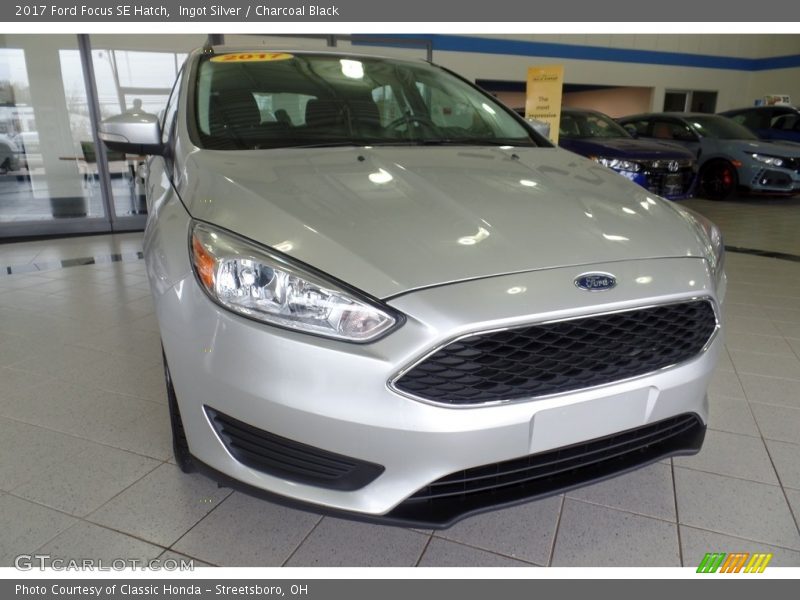 Ingot Silver / Charcoal Black 2017 Ford Focus SE Hatch