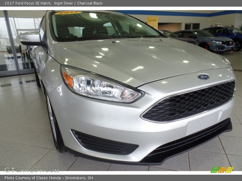 Ingot Silver / Charcoal Black 2017 Ford Focus SE Hatch