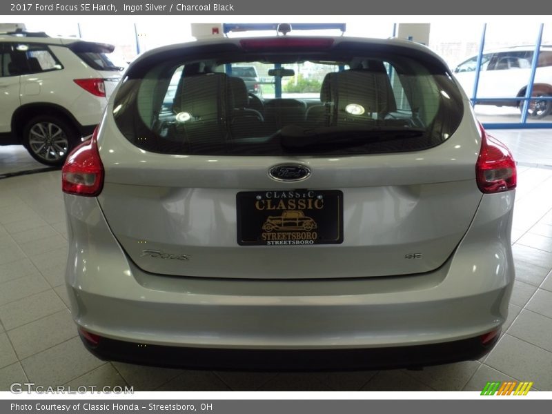 Ingot Silver / Charcoal Black 2017 Ford Focus SE Hatch