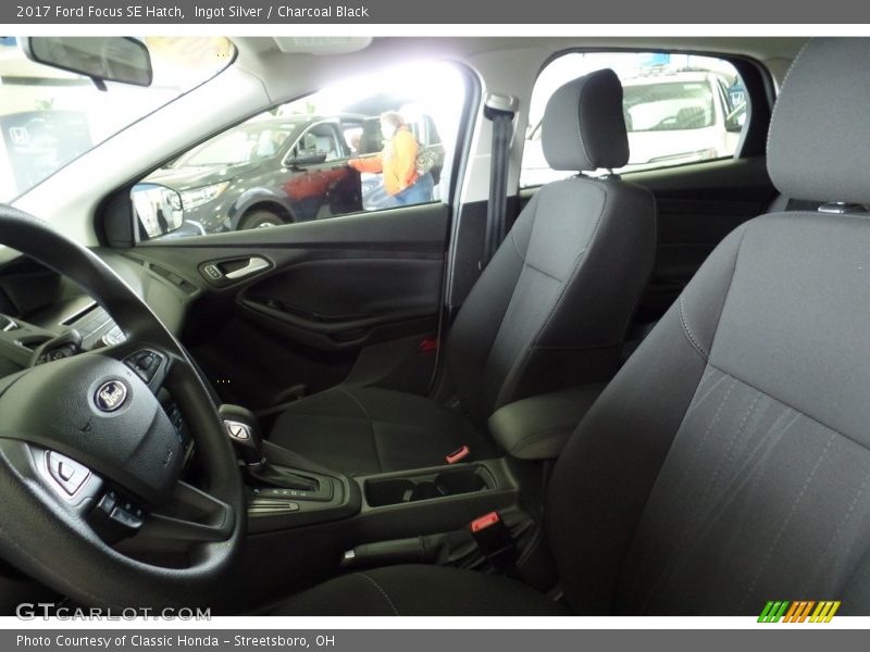 Ingot Silver / Charcoal Black 2017 Ford Focus SE Hatch
